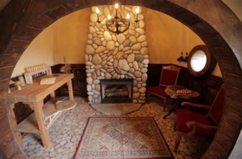 Welcome to the hobbit haus of tolland welcome to the hobbit haus of tolland welcome to the hobbit haus of tolland. Diese niedlichen Hobbit-Häuser vesorgen sich selbst mit ...
