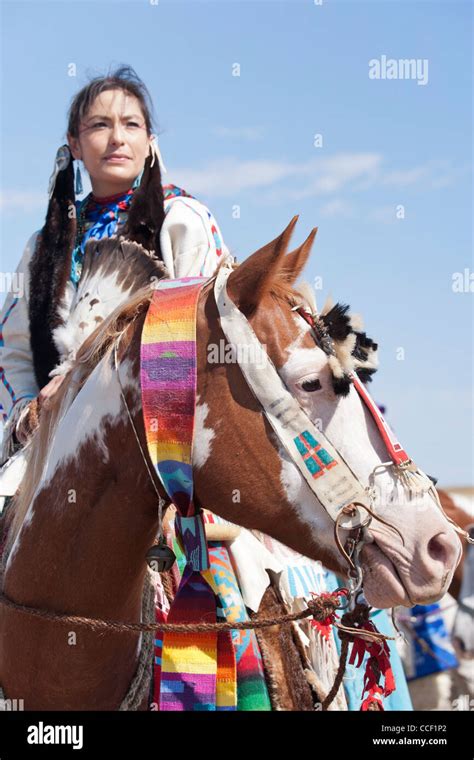 Woman Crow Indian Hi Res Stock Photography And Images Alamy