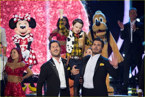 Full Sized Photo Of Jordan Fisher Performance Disney Night Dwts 14