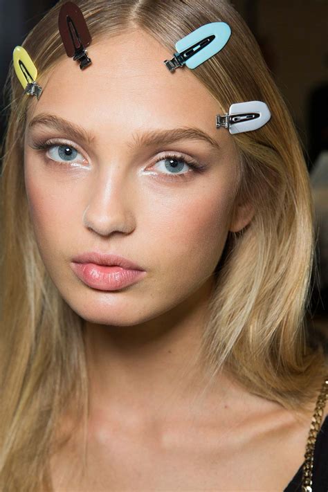 Runway Beauty Bright Eyes At Versace Ss 2017 Makeup For Life