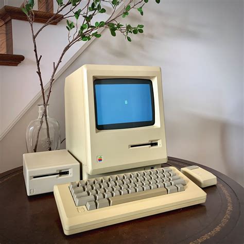 Apple Macintosh 128k Retro Viator