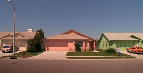 25 Years Later This Is What The Edward Scissorhands Neighborhood