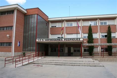 O infnet é um instituto de tecnologia fundado em 1994, que se tornou referência na formação de profissionais em tecnologia da informação, negócios e para a indústria criativa. CSI·F denunció que los profesores del instituto de ...