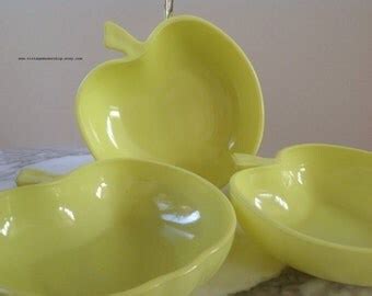 Set Of Vintage Hazel Atlas Orchard Ware Apple Milk Glass Bowls