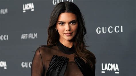 Fans Cant Help But Poke Fun At Kendall Jenners Latest Outfit See It Iheart