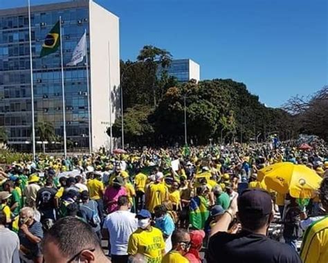Manifestações Lotam A Esplanada Dos Ministérios Em Brasília