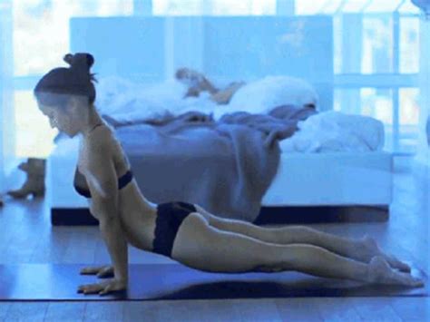 Hot Girls Doing Yoga Is A Mesmerizing View Gifs Izispicy Com
