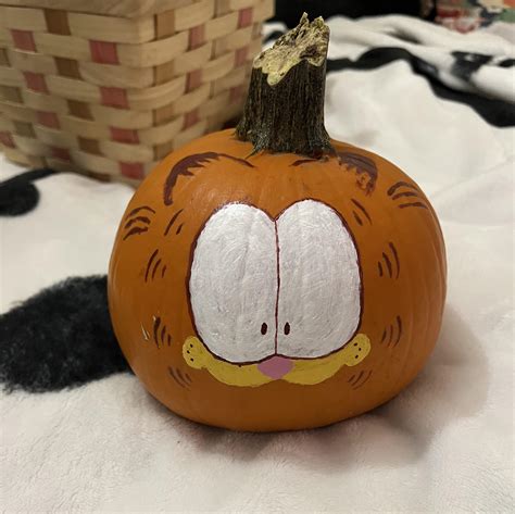 Garf Pumpkin R Garfield