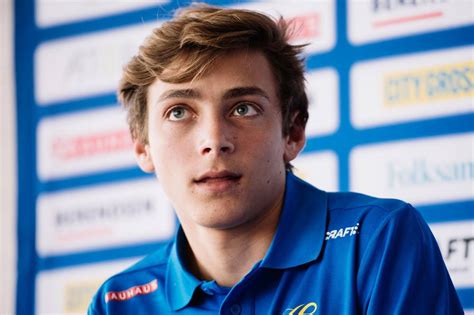 The world record holder won his event and set hearts . Stavhopparen Armand Duplantis har guldambitioner i junior ...