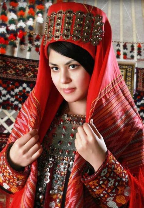 Turkmen Girl In Traditional Dress Traditional Outfits Costumes
