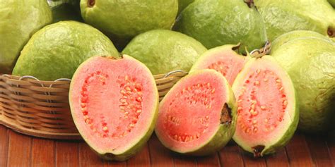 Resep 'rujak jambu batu' paling teruji. 7 Manfaat jambu biji untuk kesehatan kulit | merdeka.com