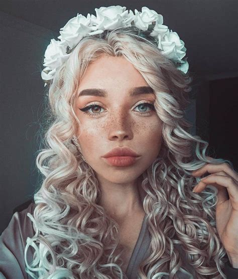 20 Pictures Of People With Extraordinary Features That Made Us