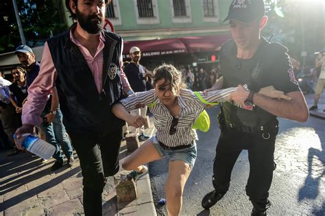 Le D Fil De La Gay Pride Maintenu Istanbul Malgr Son Interdiction