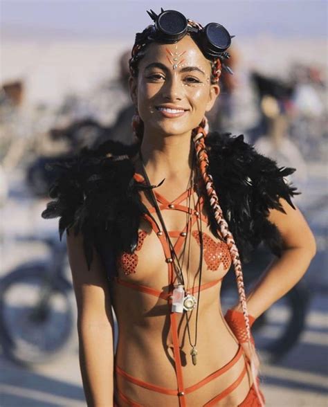 Best Outfits Of Burning Man 2019 In 2020 Burning Man Fashion Burning