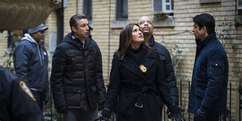 Svu season 21 episode 8, rollins goes undercover to find a suspect drugging tourists, while benson helps the victims sort out their memories. Law and Order SVU Season 21 Episode 16: Release Date ...