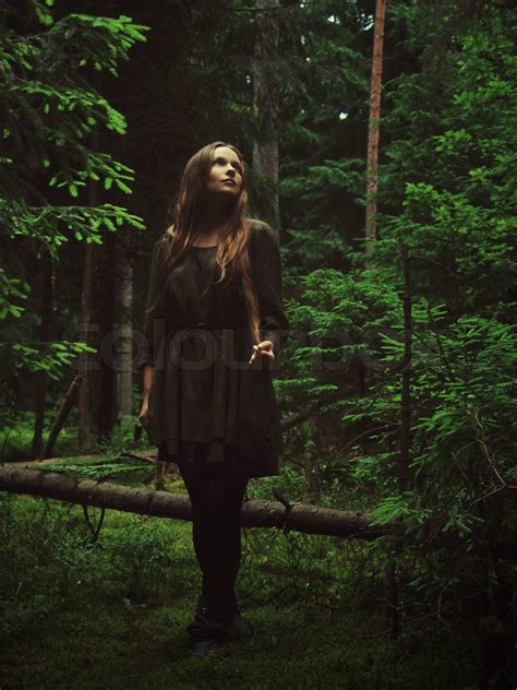 Girl Standing Im Wald Stock Bild Colourbox