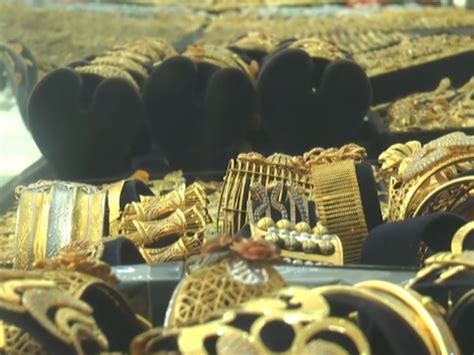 Harga emas putih per gram yang ditawarkan mencapai rp.529.000,00. Harga Emas di Makassar Tembus Rp 1 Juta Satu Gram | Tagar