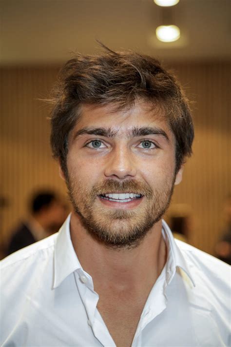 Lourenço ortigão, de 29 anos de idade, volta a trabalhar com a namorada kelly bailey, de 21, na novela 'prisioneira' e não podia estar mais feliz com o. Lourenço Ortigão descarta a namorada - TV 7 Dias