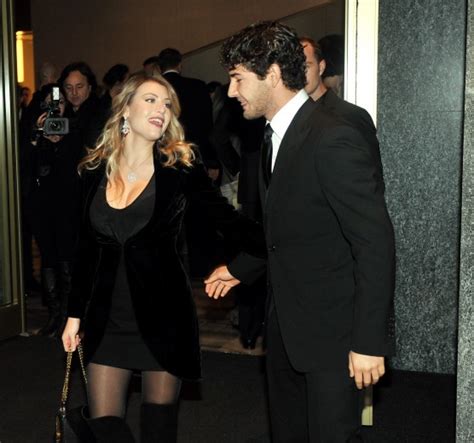 Alexandre pato is a 30 year old brazilian footballer. Barbara Berlusconi e Pato all'inaugurazione dell'Armani ...