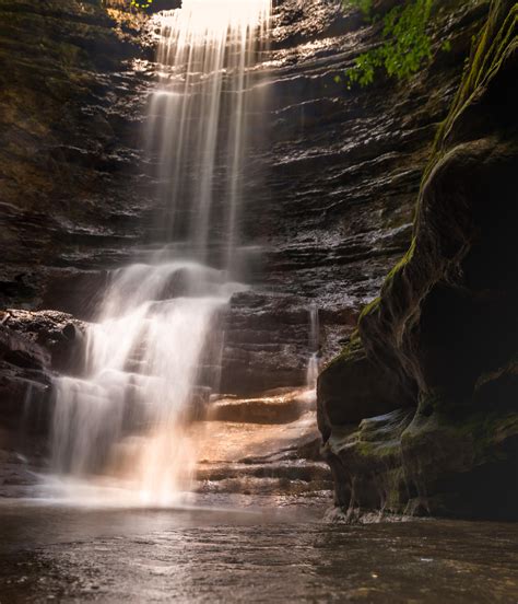 Waterfall At Matthiessen State Park In Il Usa Rhiking