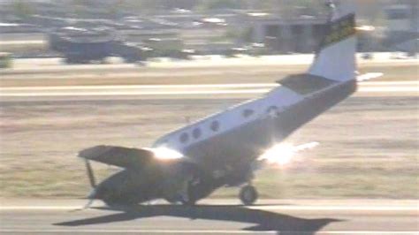 Landing Gear Failure Crash Aircraft Scrapes The Runway Youtube