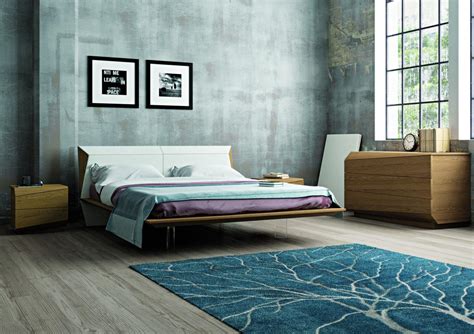 Sarta, un ferro ed anche un asse da stiro. Camera da letto layer
