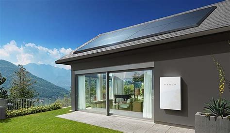 Tesla offers two powerwall home models, a 7 kwh daily cycle battery and a 10 kwh weekly cycle backup battery. Tesla vai montar rede de energia solar com 50 mil casas na ...