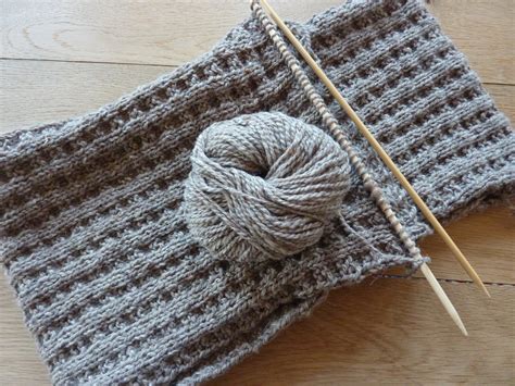 Bonnet , écharpe et sac. modèle echarpe tricot pour femme