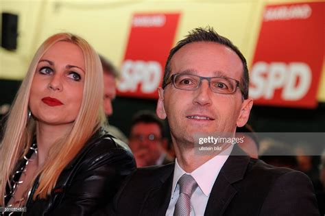 Bundesjustizminister Heiko Maas mit Ehefrau Corinna vor dem... News
