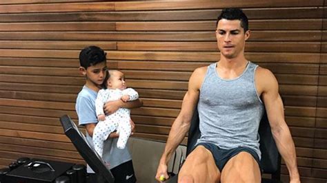 Früh übt Sich Cristiano Ronaldo Nimmt Seine Kids Ins Gym Promiflashde