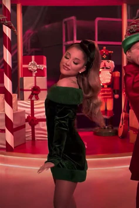 Ariana Grande S Oh Santa Outfit With Mariah Carey Is Bringing Us Holiday Cheer Ariana Grande