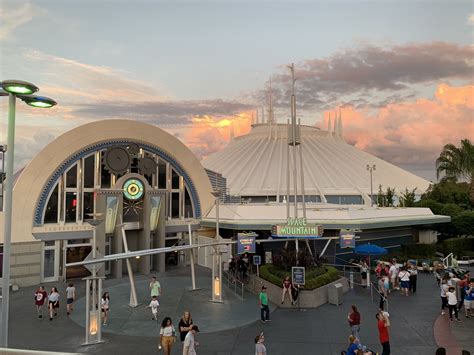 Guide To Space Mountain At Magic Kingdom