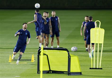 Messi Hứng Khởi Tập Luyện Trước Trận đấu Quyết định Của Argentina