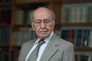 Doctor en derecho por las facultades de derecho de la universidad de são paulo y la universidad de minas gerais; Doutrina e tipologia das normas quanto sua eficácia ...