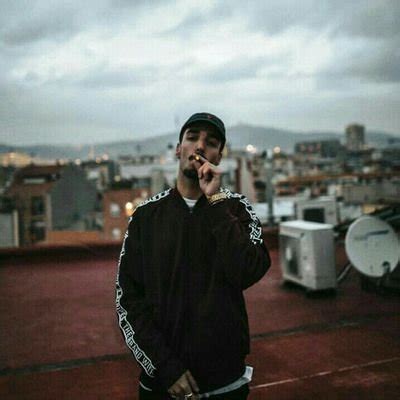 Dillom a muy corta edad ya sabía que se quería dedicar a la música, encontró en los géneros de trap y punk los estilos que más tarde marcarían su propio estilo musical, posteriormente logró tocar el bajo en varias bandas emergentes, pero cuando cumplió 16 años decidió que era momento de pensar en su carrera en solitario y abandono todos los proyectos en los que. Rels B on Twitter: "La primera novia es una puta siempre ...