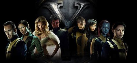 In un campo di concentramento il misterioso dottor schmidt osserva un giovane erik lehnsherr distruggere un cancello di metallo. I personaggi di x-men l'inizio - Fare di Una Mosca