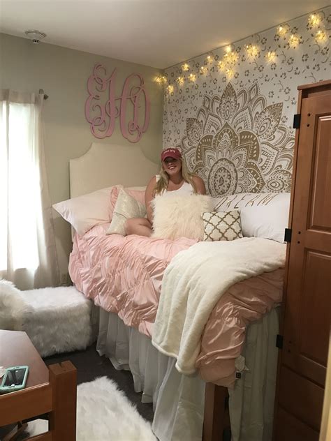 college bedroom decor cool dorm rooms college dorm rooms teen bedroom bedroom ideas pink
