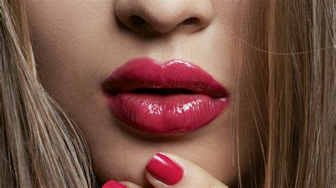 How To Line Your Lips Like A Pro