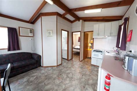 The entire property has just completed a $150 million renovation, taking on a fresh. Deluxe Unit 2 Bedroom, 5 Berth | Gold Nugget Tourist Park