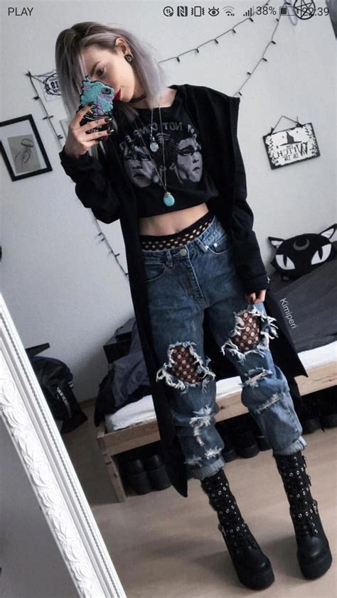 This Fit But Without The Goth Aesthetic Grungeoutfits Ropa Rockera