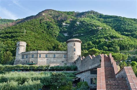 Una location posta sul lungomare di castellammare di stabia con parcheggio nelle immediate vicinanze. Castello Medioevale di Castellamare di Stabia | APGI
