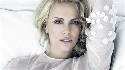 Charlize Therons Instagram Twitter And Facebook On Idcrawl