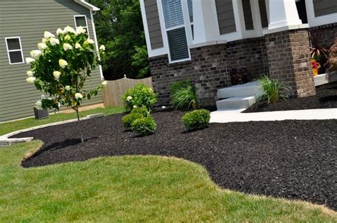 Pin By Amanda Lawrence On House Exterior Ideas Mulch Landscaping
