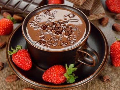 250 ml latte fresco, 65 g cacao amaro, 15 g amido di mais (o fecola), 25 g zucchero a velo, 2 baccelli di vaniglia (facoltativi). Cioccolata calda | Ricetta | Cioccolata calda fatta in ...