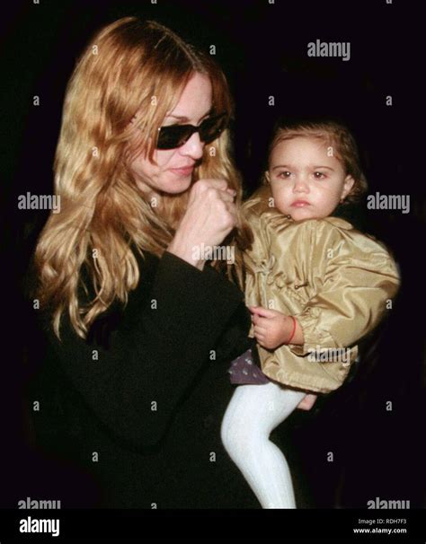 Madonna Et Sa Fille Lourdes Leon 1998 Photo Par John Barrettphotolink