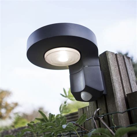 200 Lumen Solar Spot Lights - 500 Lumen Solar Spotlight