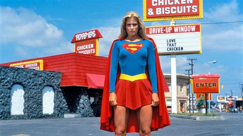 Il primo CineUniverse è femmina Supergirl La ragazza d acciaio 1984