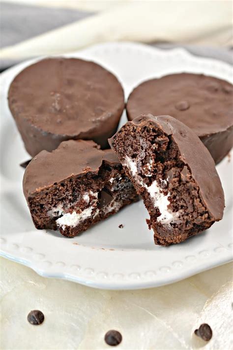 Despite the lengthy time these copycat hostess chocolate cream filled cupcakes took to make, i still enjoyed them very much. Keto Ding Dongs - Super Yummy Low Carb Copycat Hostess ...
