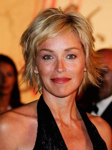 Most popular short pixie haircut for women over 50 from sharon stone still looking great, sharon shows how fashionable and versatile a short cut can be. Coupe cheveux sharon stone