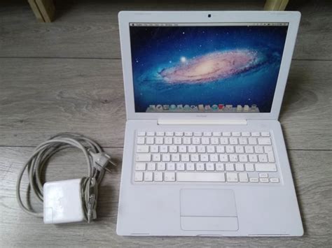 Apple Macbook White 13 Model A1181 Core2duo 2ghz Cpu 2gb Ram 80gb